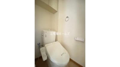 バス・トイレ別 温水洗浄便座付き 藤沢駅近賃貸マンション　清潔感ある浴室とトイレ クゲヌマファースト704号室