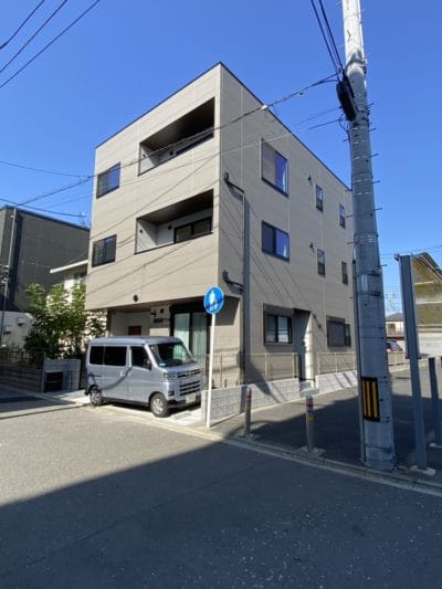 ラドゥーノ　外観　高座渋谷駅 徒歩1分　「猫可」　「猫　不動産」　「猫と幸せに暮らす　賃貸」　「猫　賃貸」　「猫可　賃貸」　「猫可　賃貸　アパート」　「猫と暮らす　賃貸」　「猫可物件」　 三毛猫ホームズ