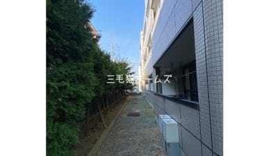 茅ヶ崎市萩園の賃貸マンション「ペルラ103号室」外観。重量鉄骨造4階建、猫2匹飼育可、広めバルコニー付き。「猫可」　「猫　不動産」　「猫と幸せに暮らす　賃貸」　「猫　賃貸」　「猫可　賃貸」　「猫可　賃貸　アパート」　「猫と暮らす　賃貸」　「猫可物件」