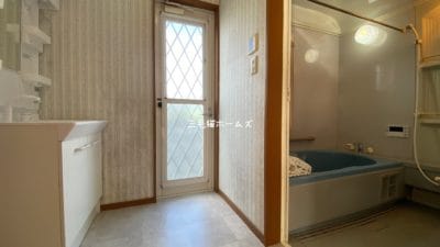 藤沢市　鵠沼海岸　賃貸戸建て　駐車場2台付き　「猫可」　「猫　不動産」　「猫と幸せに暮らす　賃貸」　「猫　賃貸」　「猫可　賃貸」　「猫可　賃貸　アパート」　「猫と暮らす　賃貸」　「猫可物件」　三毛猫ホームズ　洗面所