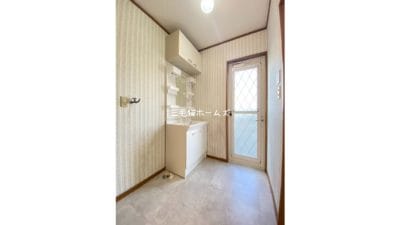 藤沢市　鵠沼海岸　賃貸戸建て　駐車場2台付き　「猫可」　「猫　不動産」　「猫と幸せに暮らす　賃貸」　「猫　賃貸」　「猫可　賃貸」　「猫可　賃貸　アパート」　「猫と暮らす　賃貸」　「猫可物件」　三毛猫ホームズ　洗面