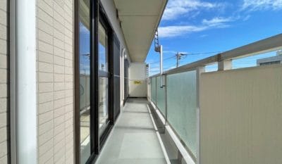 リノア湘南辻堂　藤沢市　辻堂　リノベーション　リフォーム済み　「猫可」　「猫　不動産」　「猫と幸せに暮らす　売買」　「猫　売買」　「猫可　売買」　「猫可　売買　マンション」　「猫と暮らす　売買」　「猫可物件」　三毛猫ホームズ　バルコニー 　