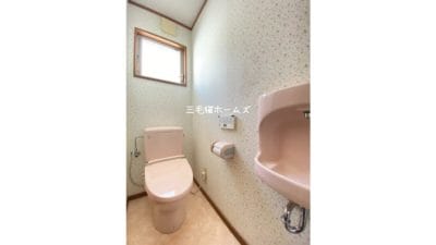 藤沢市　鵠沼海岸　賃貸戸建て　駐車場2台付き　「猫可」　「猫　不動産」　「猫と幸せに暮らす　賃貸」　「猫　賃貸」　「猫可　賃貸」　「猫可　賃貸　アパート」　「猫と暮らす　賃貸」　「猫可物件」　三毛猫ホームズ　トイレ