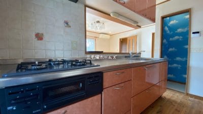 藤沢市　鵠沼海岸　賃貸戸建て　駐車場2台付き　「猫可」　「猫　不動産」　「猫と幸せに暮らす　賃貸」　「猫　賃貸」　「猫可　賃貸」　「猫可　賃貸　アパート」　「猫と暮らす　賃貸」　「猫可物件」　三毛猫ホームズ　キッチン