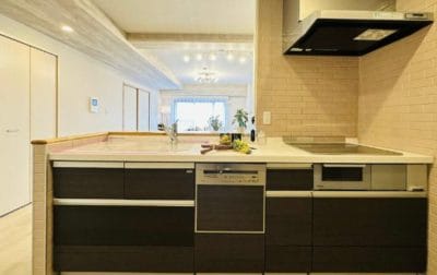 リノア湘南辻堂　藤沢市　辻堂　リノベーション　リフォーム済み　「猫可」　「猫　不動産」　「猫と幸せに暮らす　売買」　「猫　売買」　「猫可　売買」　「猫可　売買　マンション」　「猫と暮らす　売買」　「猫可物件」　三毛猫ホームズ 　キッチン