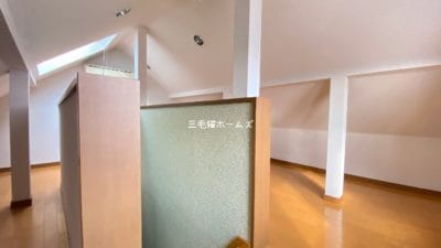 藤沢市　鵠沼海岸　賃貸戸建て　駐車場2台付き　「猫可」　「猫　不動産」　「猫と幸せに暮らす　賃貸」　「猫　賃貸」　「猫可　賃貸」　「猫可　賃貸　アパート」　「猫と暮らす　賃貸」　「猫可物件」　三毛猫ホームズ　屋根裏部屋