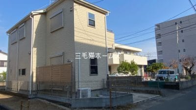外観写真　茅ヶ崎市萩園の庭付き3LDK一戸建て賃貸外観｜猫可・ペット相談可・南西向き戸建住宅　「猫可」　「猫　不動産」　「猫と幸せに暮らす　賃貸」　「猫　賃貸」　「猫可　賃貸」　「猫可　賃貸　戸建て」　「猫と暮らす　賃貸」　「猫可物件」　三毛猫ホームズ