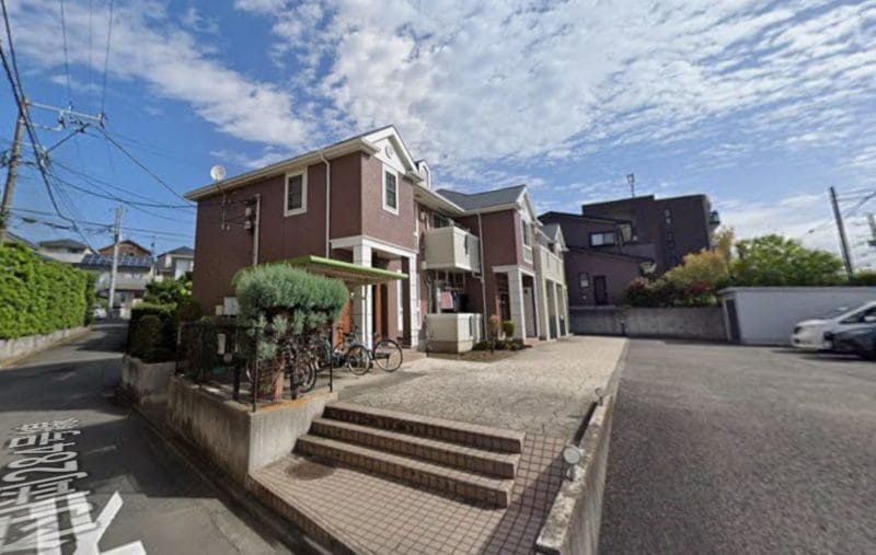 藤沢市村岡東の猫2匹飼育相談可能なアパート『ミリョーレ』。日当たり良好な2階角部屋で、62平米超のゆとりある間取りが多頭飼いにも人気の物件外観